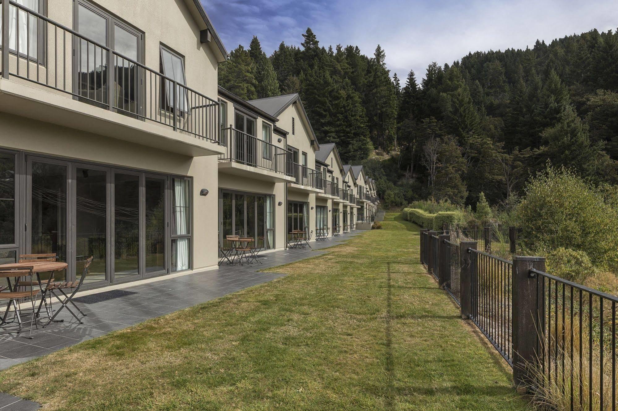 Platinum Queenstown Exteriör bild